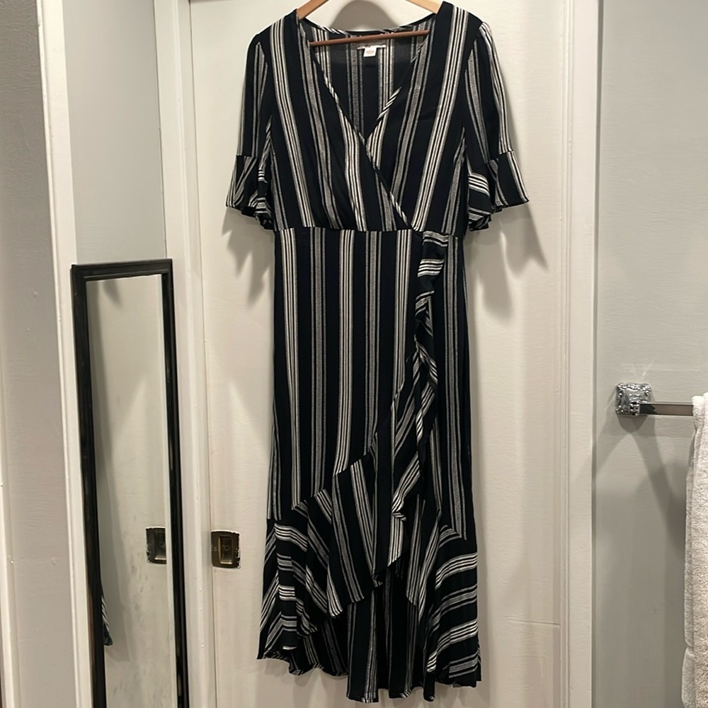 Band of Gypsies faux wrap dress, size small, black and white